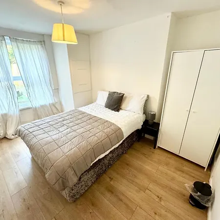 בית אירוח Comfy Near City Centre