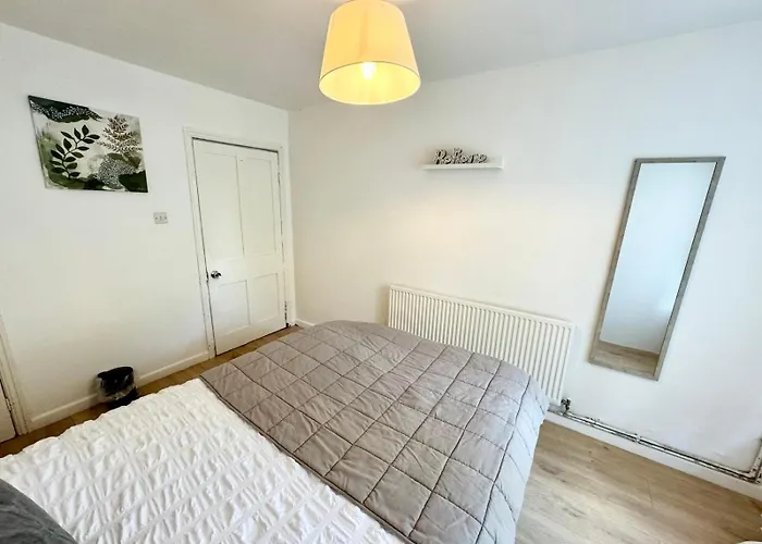 Comfy Near City Centre * ブリストル